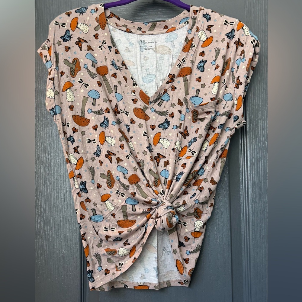 EUC Mushroom shirt v neck